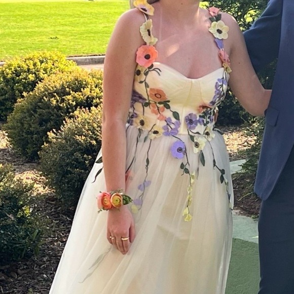 Floral Embroidered Tulle Dress - Picture 4 of 4